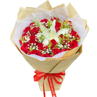 钦州19朵红玫瑰1支百合，永恒之美