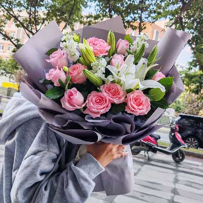 钦州11朵戴安娜粉玫瑰百合，与你一起追逐梦想