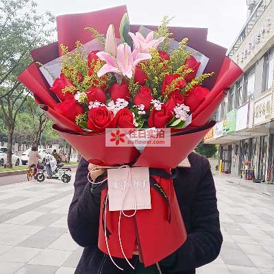 钦州19朵红玫瑰百合，与你幸福前行