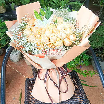 钦州33朵香槟玫瑰百合，心里永远是你