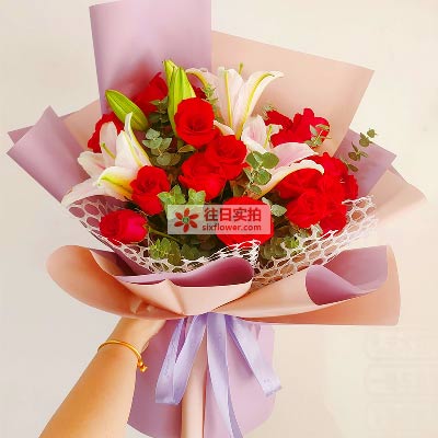 钦州18朵红玫瑰百合，真情相守一生